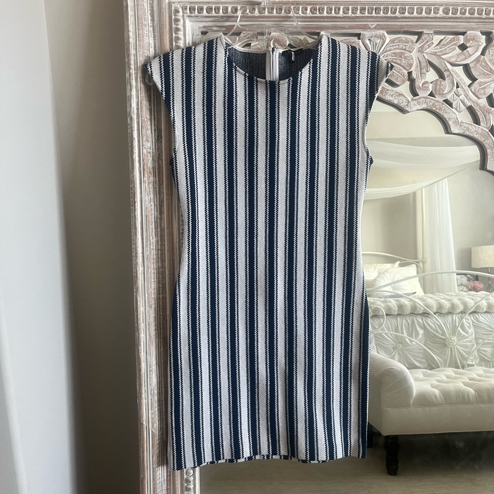LAST CALL 🏷️: Theory striped Navy and White knit Dress, size TP